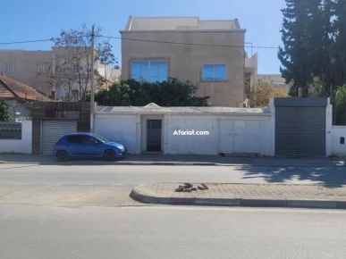 sur route principale sur route principale