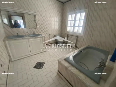 Villa S+9 avec piscine à La Soukra MVL1480