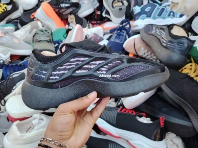 yeezy 700 neuf