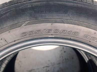 2 pneus Nexen 205/60R16  92H