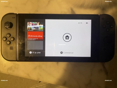 Nintendo Switch + SD 128 Go + Mario – 550 TND négociable