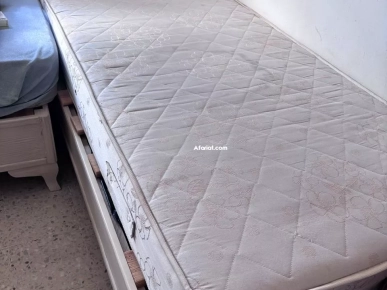 Lit avec matelas à vendre
