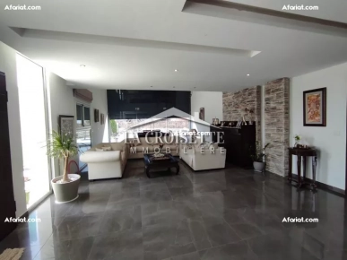 Villa de maître S+4 vide ou meublée à La Soukra ZVL0698