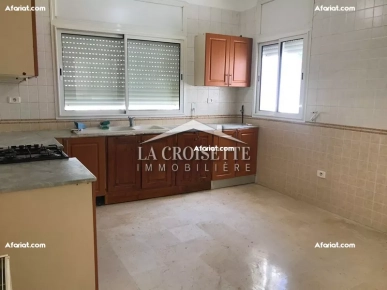 Une villa S+4 avec piscine à Gammarth ZVL0436