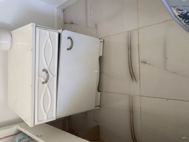 Un lit à vendre avec matelas et 2 coussins et 2 table de nuit