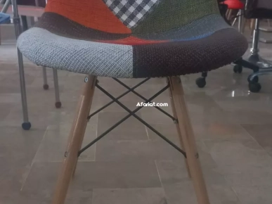 chaise patchwork multicolore claire pieds noirs