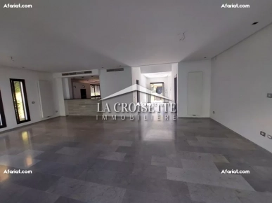 Villa S+3 avec piscine à La Soukra  MVL0670