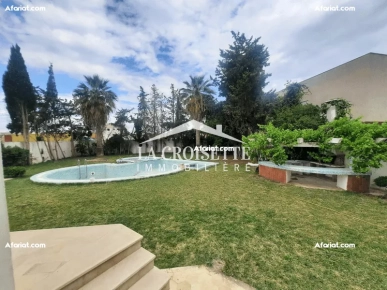 Villa S+4 avec piscine à La Soukra MVV0230