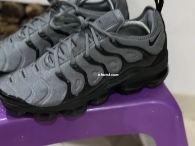 NIKE VAPORMAX TOP