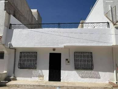 À Louer – Maison S+3 avec grande terrasse à wardia 6, tunis