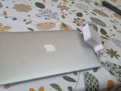 Macbook air  i5