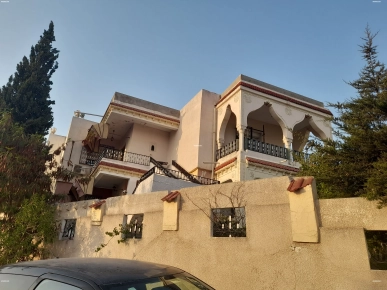 Av Villa Mana1 bien situé sur rue principale