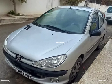 A vendre 206 sedan très bien entretenue A vendre 206 sedan très bien entretenue