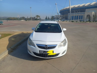 Opel Astra J twinport 1.4 modèle 2010 Opel Astra J twinport 1.4 modèle 2010