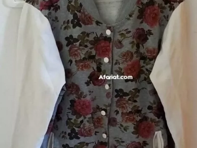 Blouson avec motif de roses de la DAZA Fashion, taille L