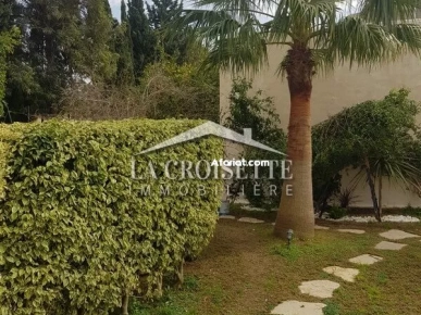 Villa S+6 meublée avec piscine à La Soukra   MVL1284