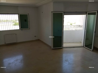 A vendre appartement S2 à l’Aouina