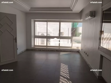 Villa S+4 avec piscine à La Marsa ZVL1599