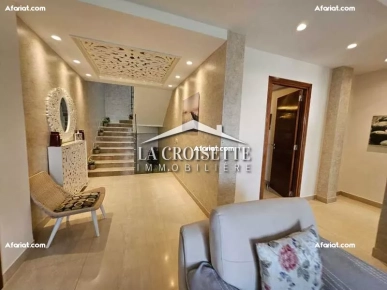 Villa S+4 avec piscine à Gammarth MVV0379