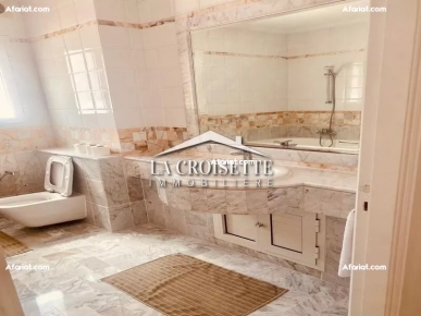 Appartement meublé S+3 avec chambre de service MAL1116