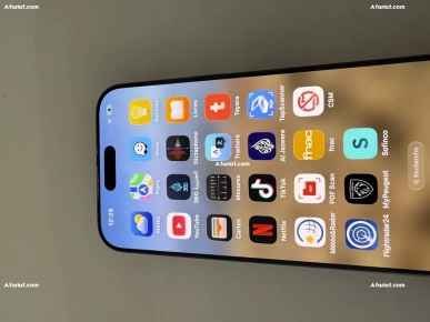 à vendre iPhone 17 pro Max comme neuf prix 3400d