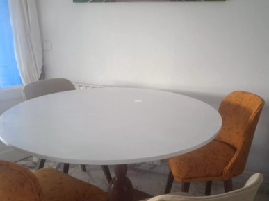 TABLE ET CHAISES