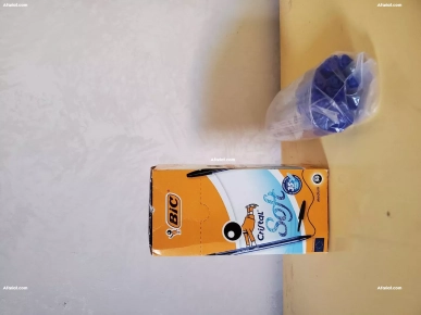 50 stylos noirs +11 stylos bleus