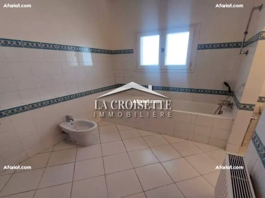 Duplex S+4 avec jardin et piscine à Gammarth MDL0614