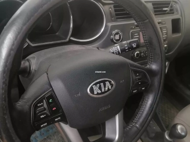 Kia Rio 2013 gris argent Kia Rio 2013 gris argent