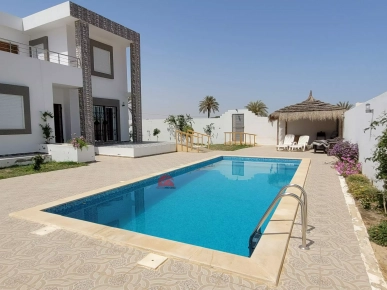 GRANDE VILLA AVEC PISCINE À DJERBA - RÉF L762