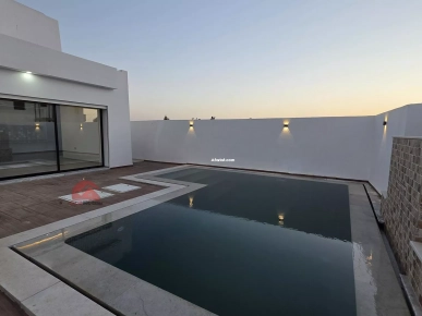 A VENDRE À DJERBA MIDOUN - VILLA AVEC PISCINE ZU - RÉF V683