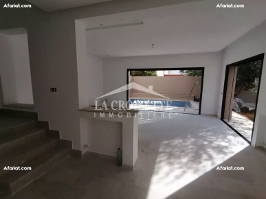 Triplex S+4 avec jardin et piscine à Gammarth  MTRV0021