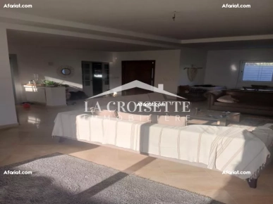 Villa S+6 et deux locaux commerciaux à Bhar Lazrek MVV0414