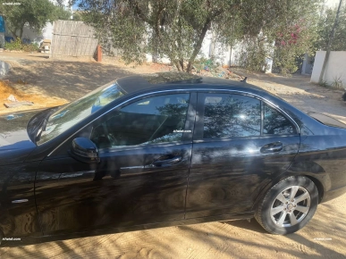 Mercedes  noire c180 Mercedes  noire c180