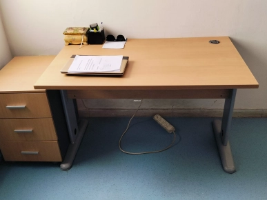 Bureau avec tiroire