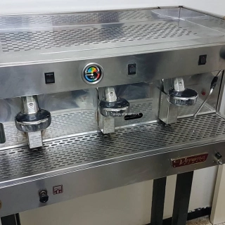Annonce d'Offre catégorie Autres véhicules à Carthage région de Tunis: Vend machine à café professionnelle 