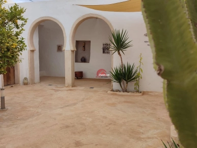 Annonce d'Offre de location catégorie Location de vacances à Djerba - Midoun région de Médenine: LOCATION ESTIVALE D UN HOUCH MEUBLÉ AVEC PISCINE A MIDOUN DJERBA 