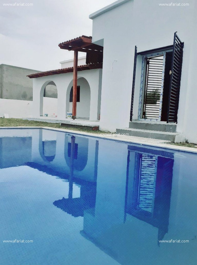 belle villa avec piscine de 500m à hammamet sud