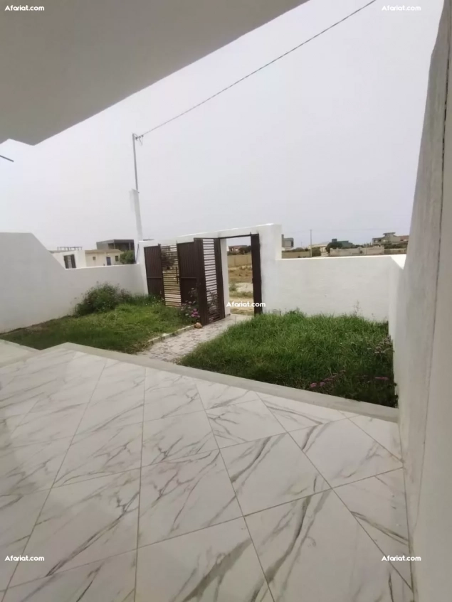 une belle maison s+2 a la plage elhaouaria