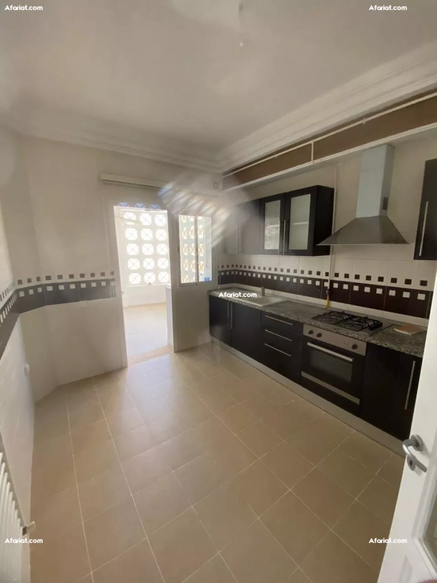 À vendre Appartement s+4 à Hay Wahat L’Aouina