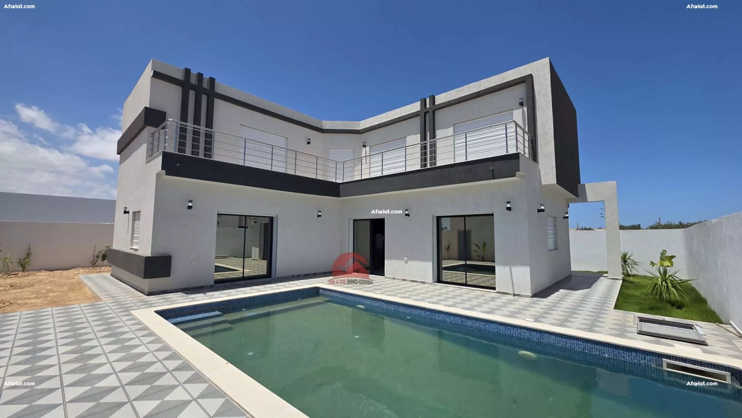 VILLA AVEC PISCINE - TITRE BLEU - TEZDAINE DJERBA-RÉF V714