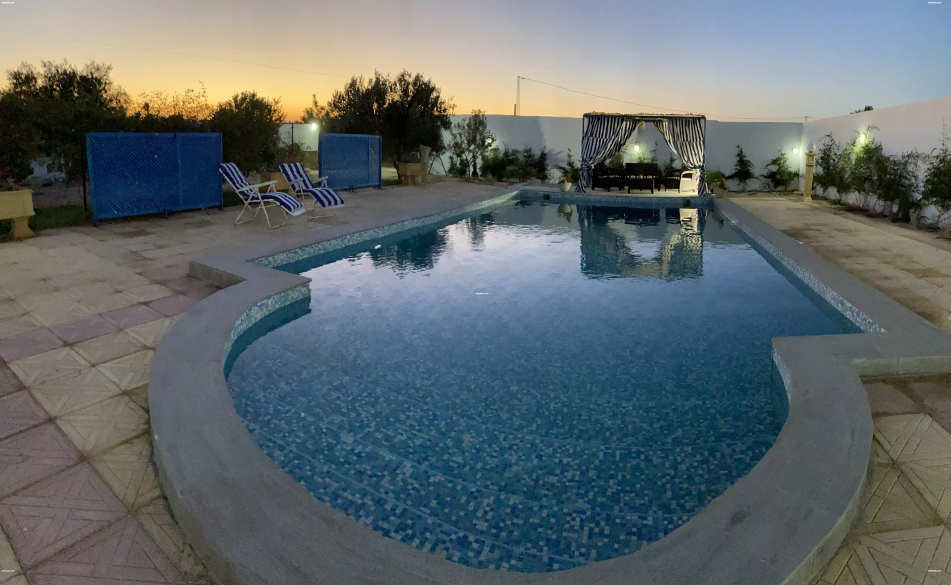 Villa avec piscines 10m pour louer à Djerba Midoune pour 500 Din.