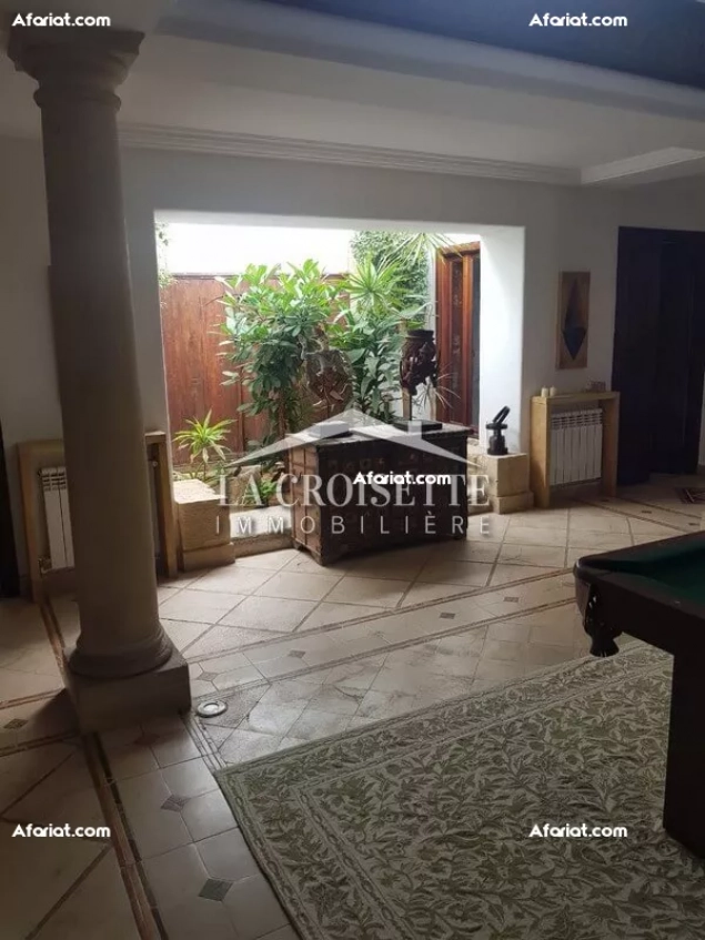 Villa S+6 meublée avec piscine à La Soukra   MVL1284