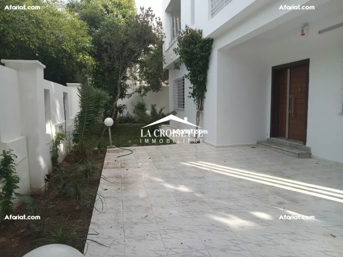 Villa S+5 à La Marsa ZVL1631