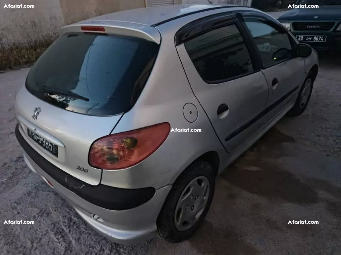 206 trés bon etat