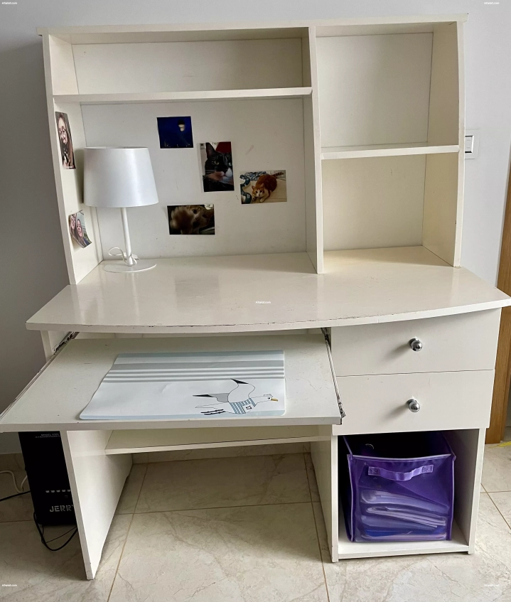 BUREAU TRES PRATIQUE