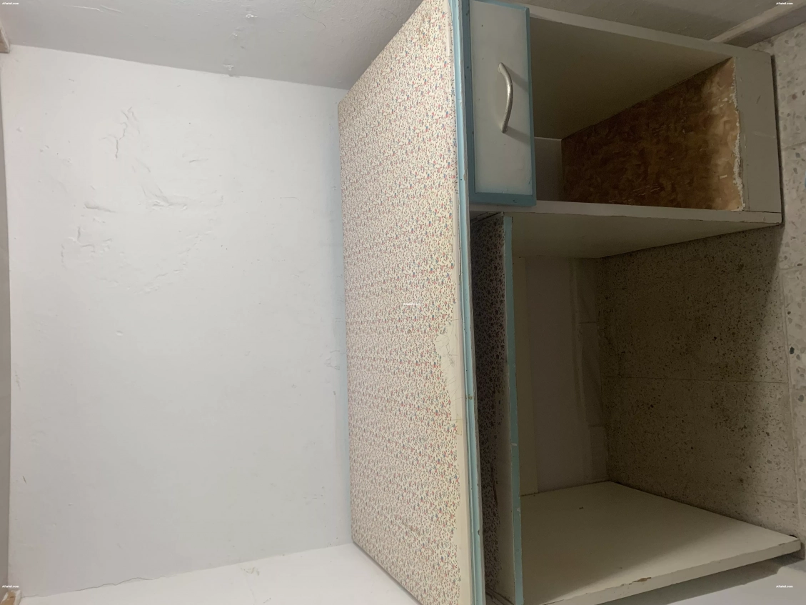 Bureau compact avec tiroir et étagère