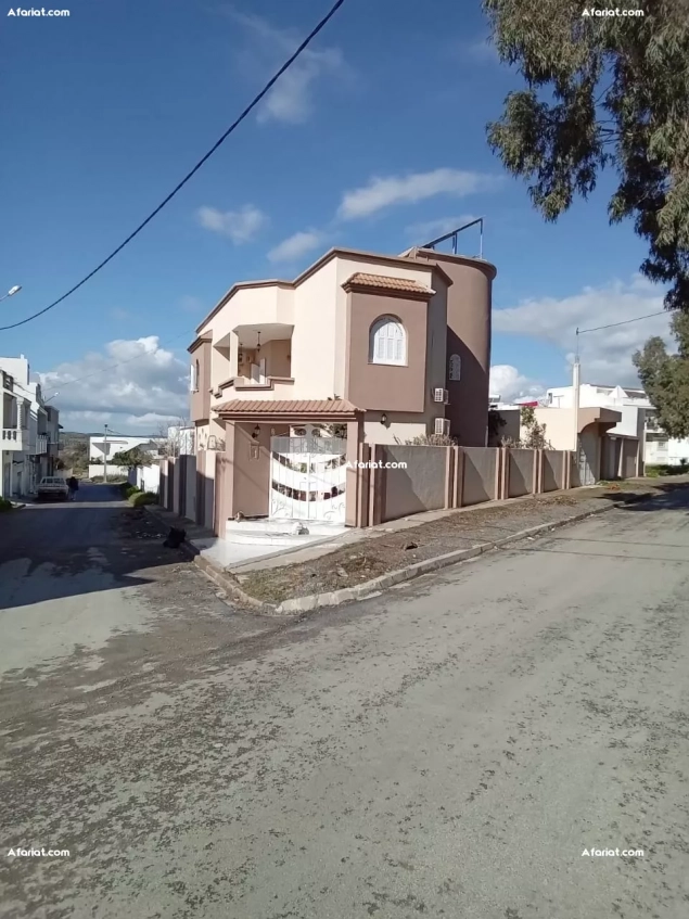 Villa d’angle avec jardin + double façade – Menzel Bourguiba