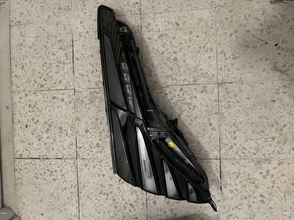 Phares avant Hyundai Tucson 2021 – 1 bon / 1 fendu