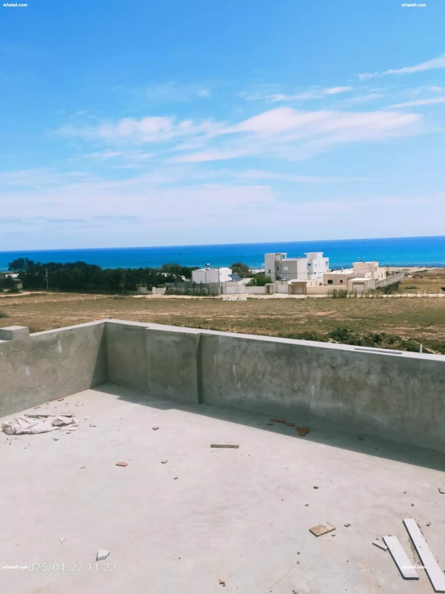une belle maison a la plage d'elhaouaria